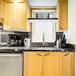 Amazing 4-Bedrooms In Homa Montreal 20